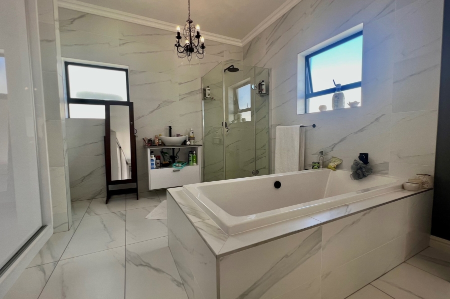 To Let 4 Bedroom Property for Rent in Sagewood Western Cape